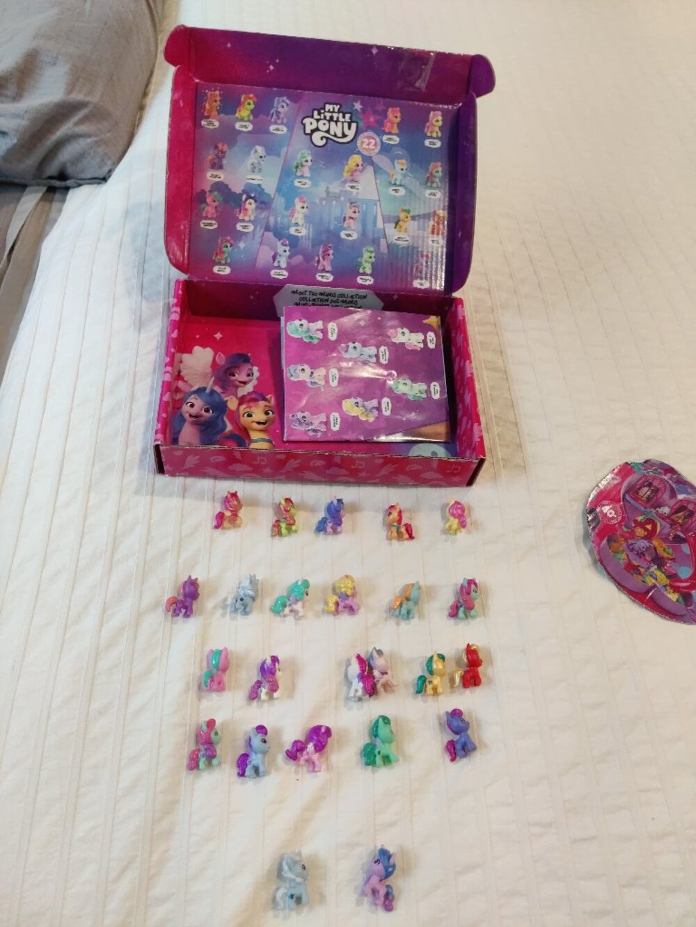 Mini My Little Pony Lot with 24 mini ponies and carrying case playset